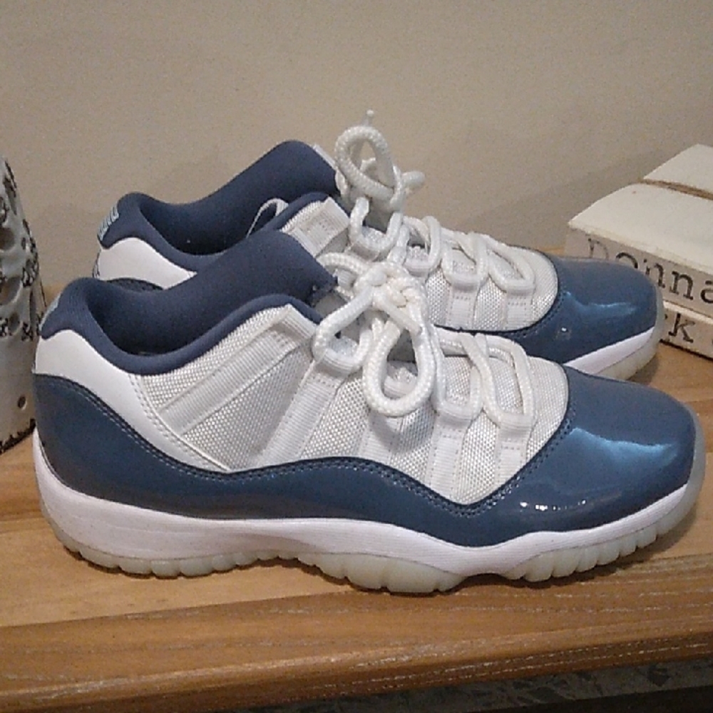 Women's Nike Air Jordan 11 Retro Low Sneakers - Picture 2 of 6